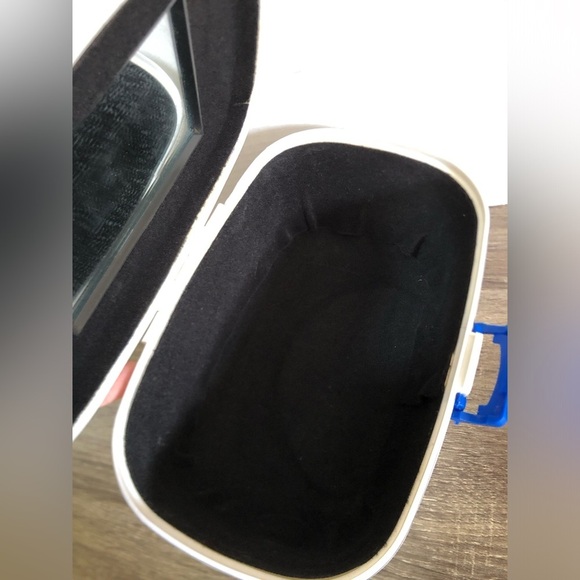 90s Yves Rocher Hard Sided Locking Makeup Case - Picture 3 of 9